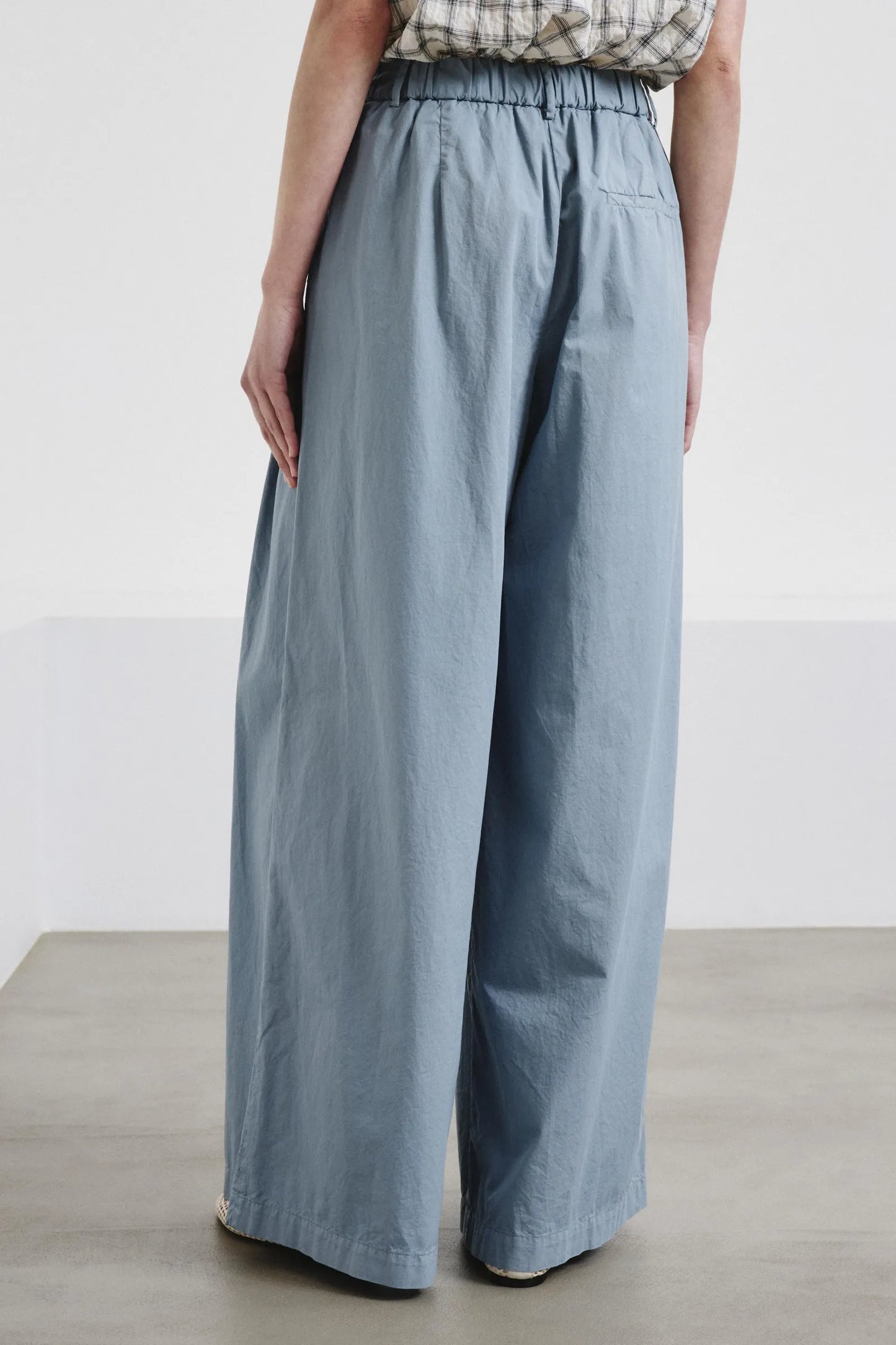 Pantalone ampio in gabardina di cotone