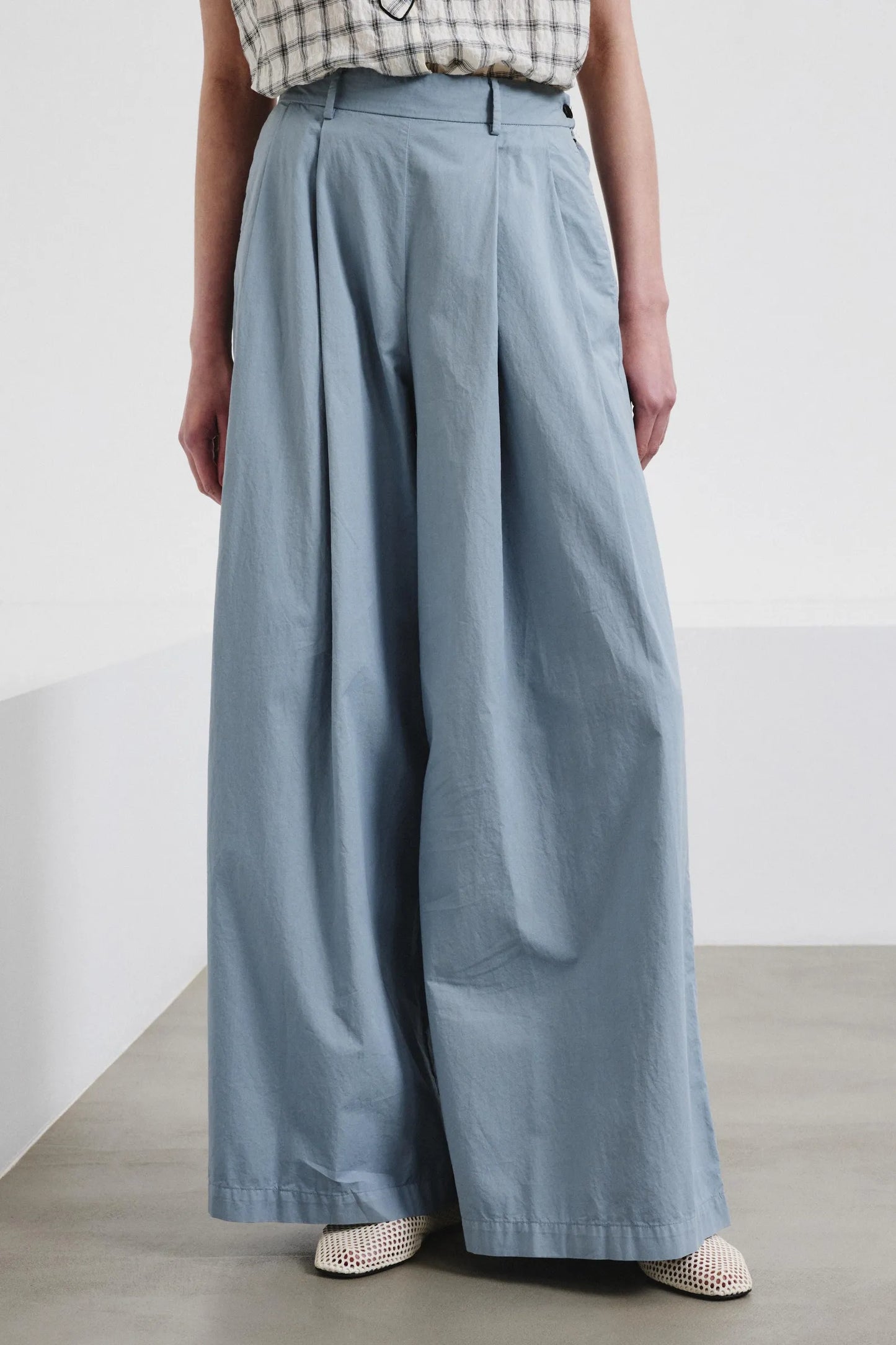 Pantalone ampio in gabardina di cotone