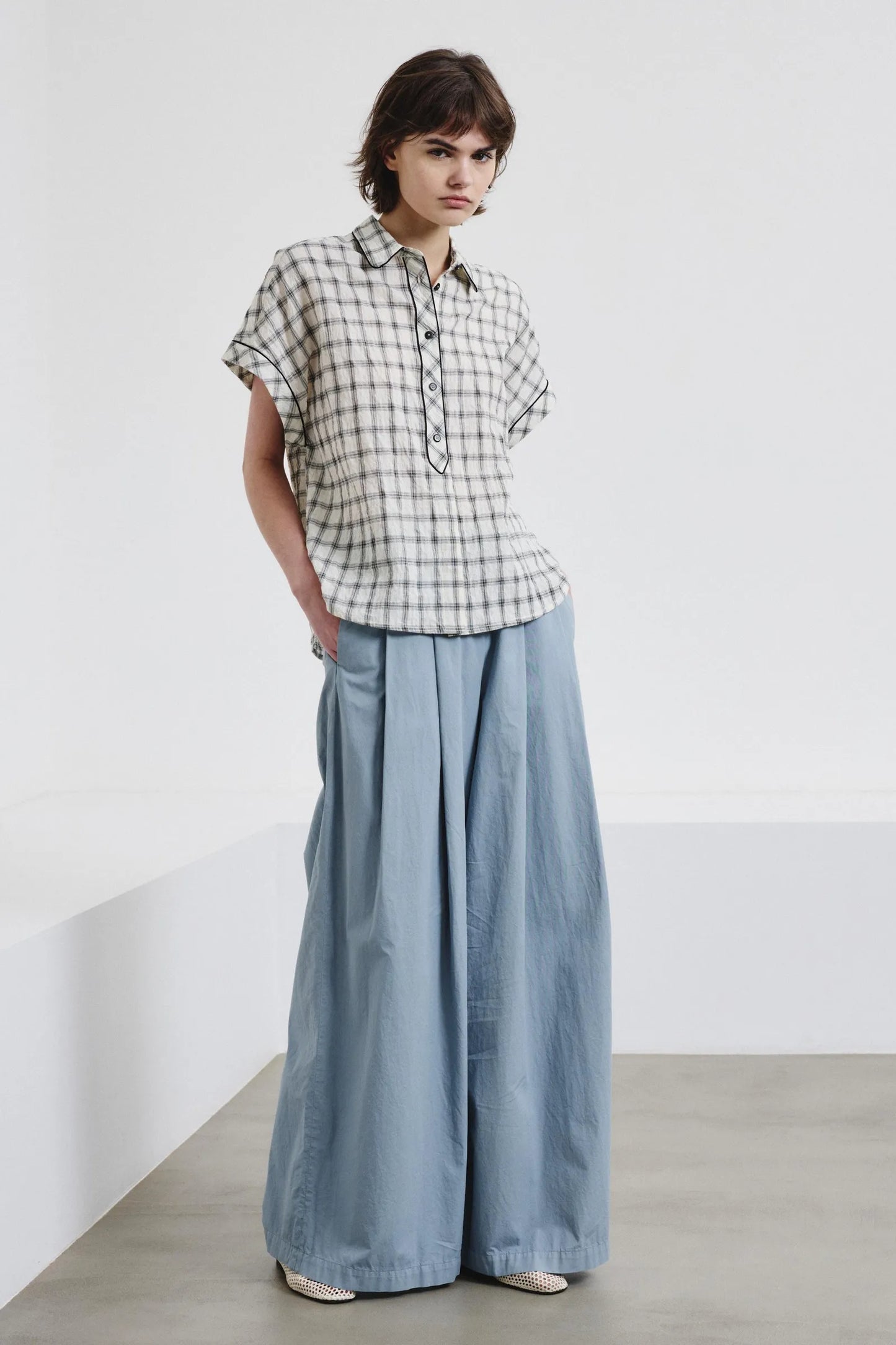 Pantalone ampio in gabardina di cotone