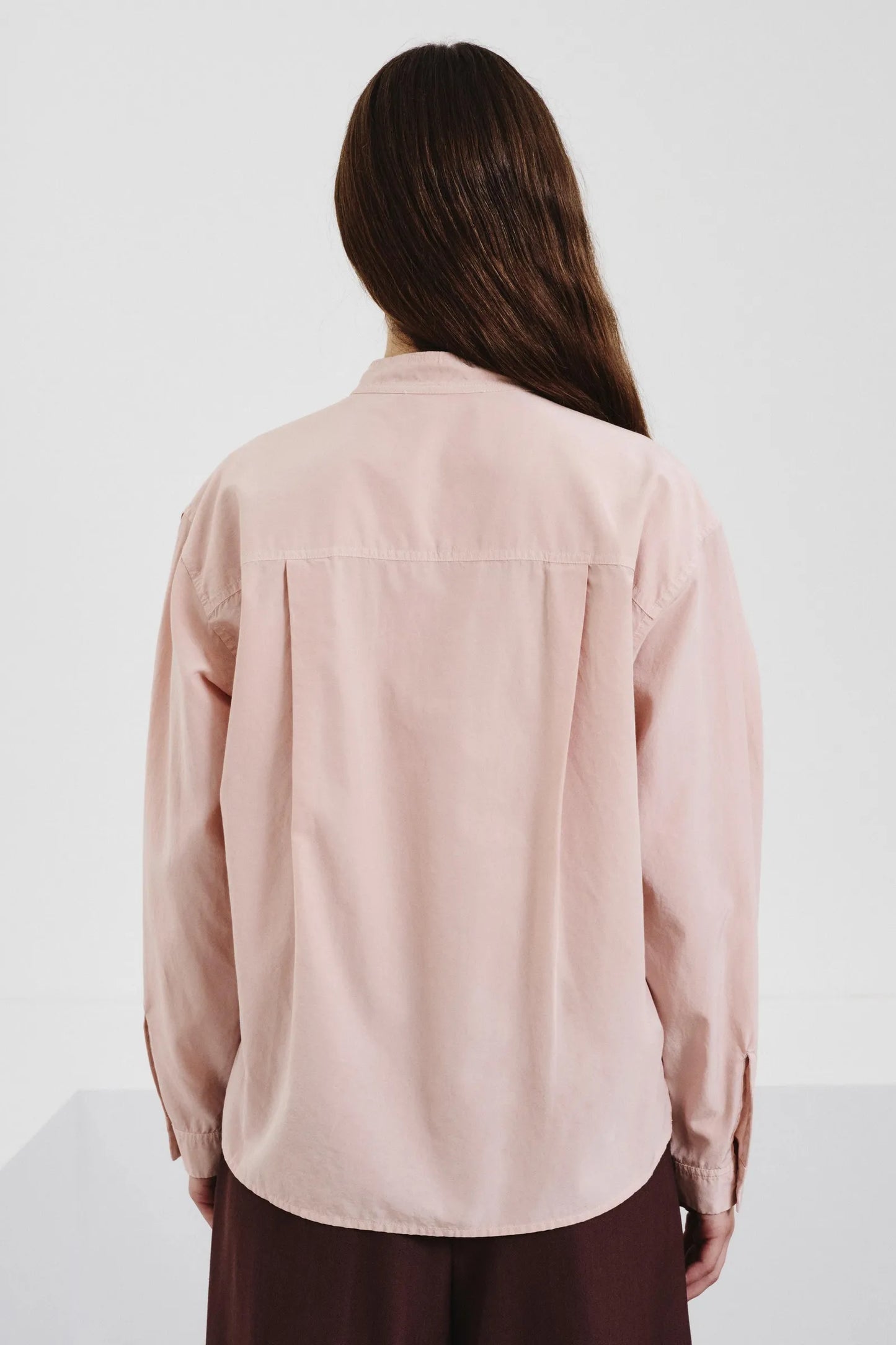 Camicia con collo a fascetta in habutai di seta e cotone
