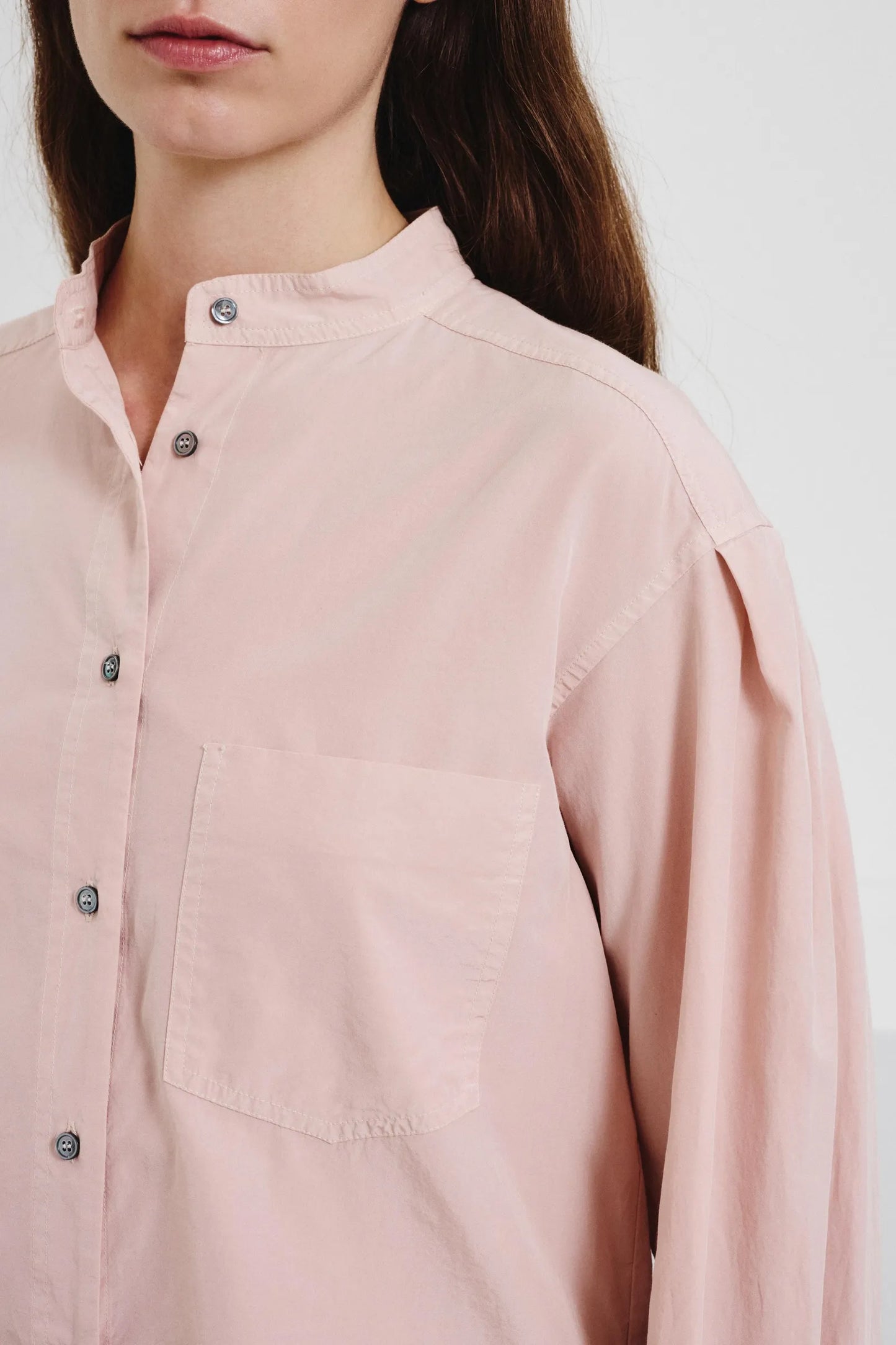 Camicia con collo a fascetta in habutai di seta e cotone