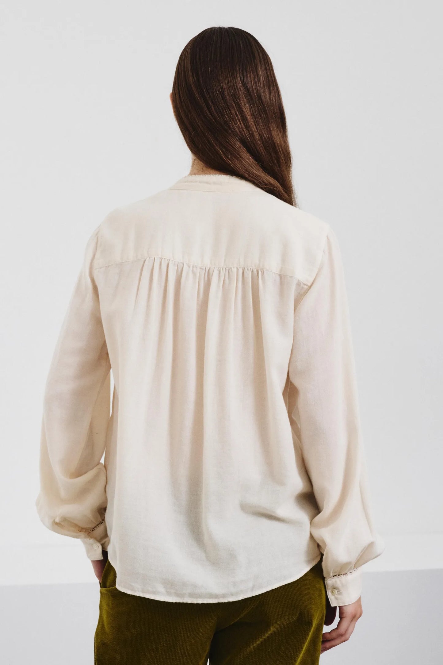 Camicia con abbottonatura a polo in micro armatura di cotone e lana