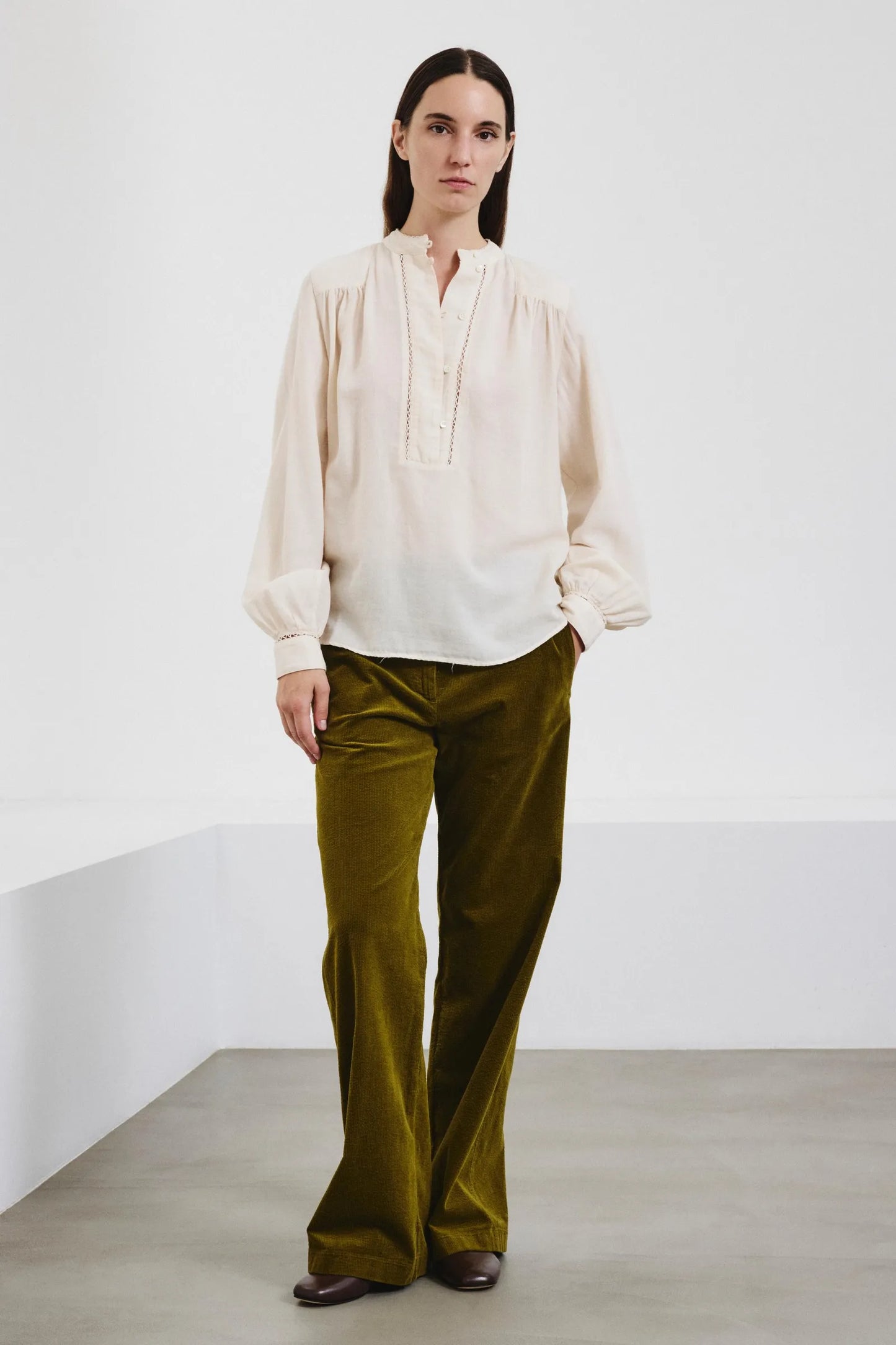 Camicia con abbottonatura a polo in micro armatura di cotone e lana