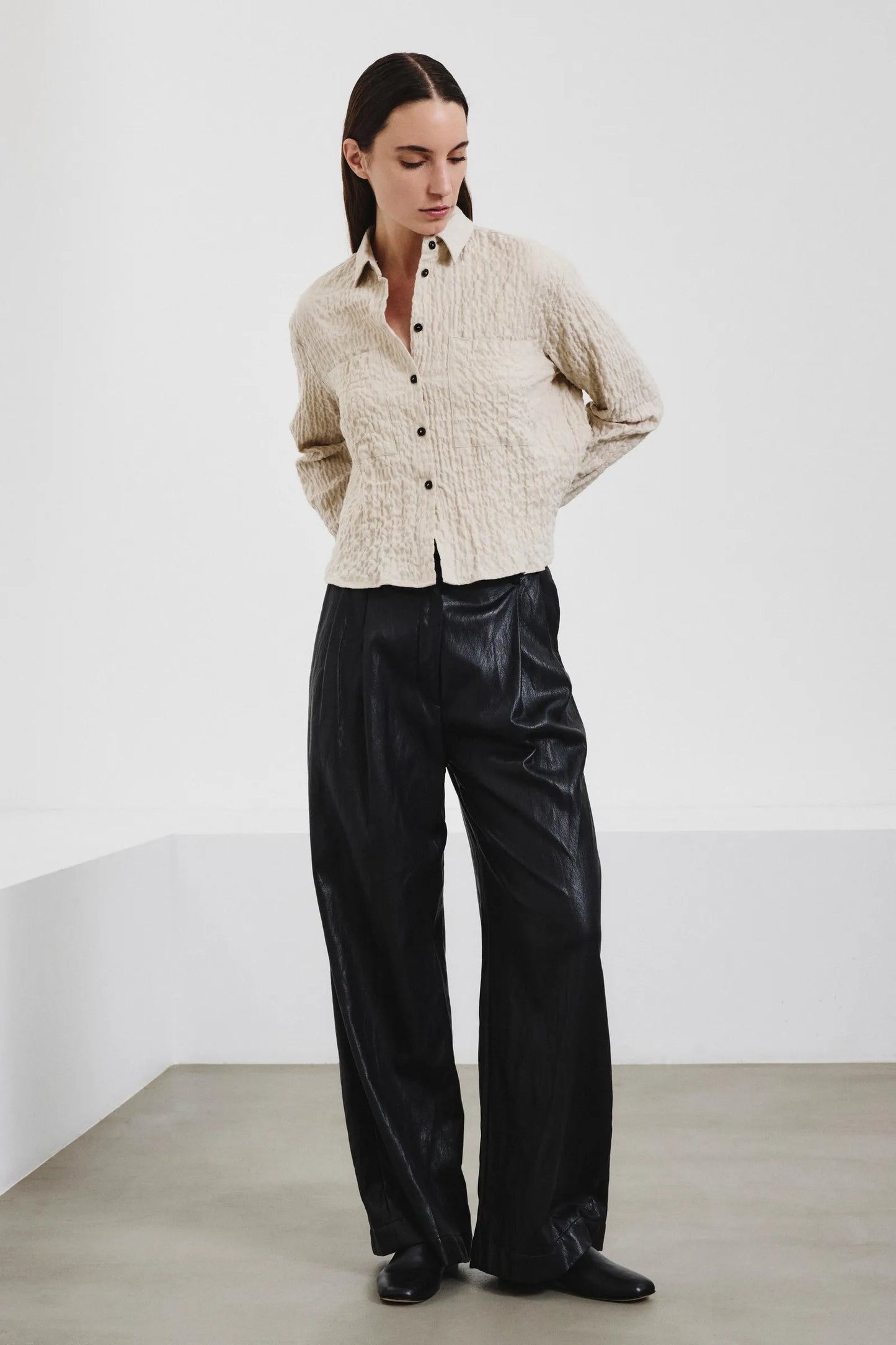 Pantalone ampio in ecopelle