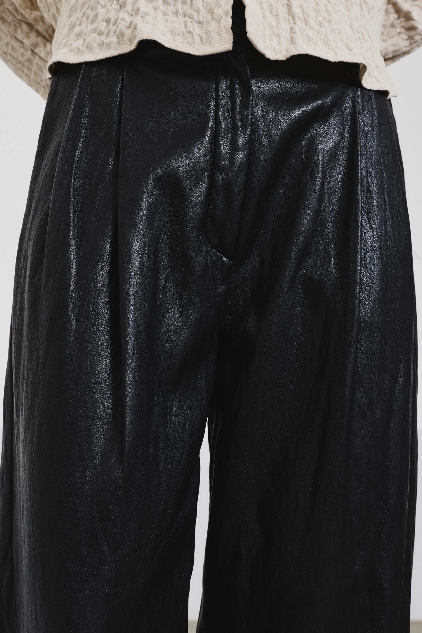Pantalone ampio in ecopelle