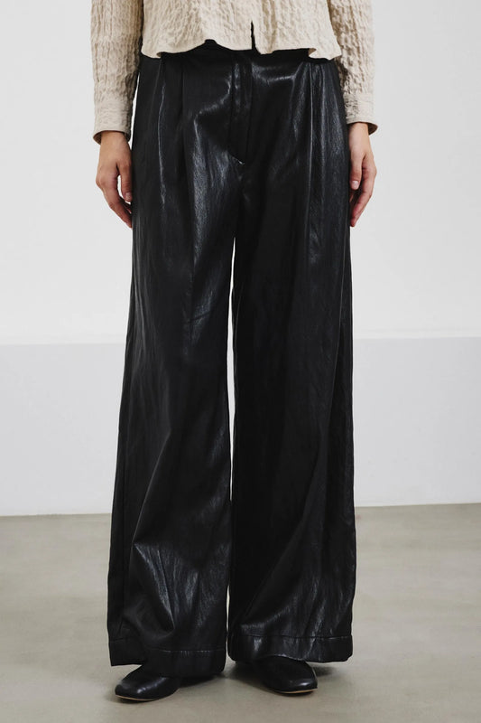 Pantalone ampio in ecopelle