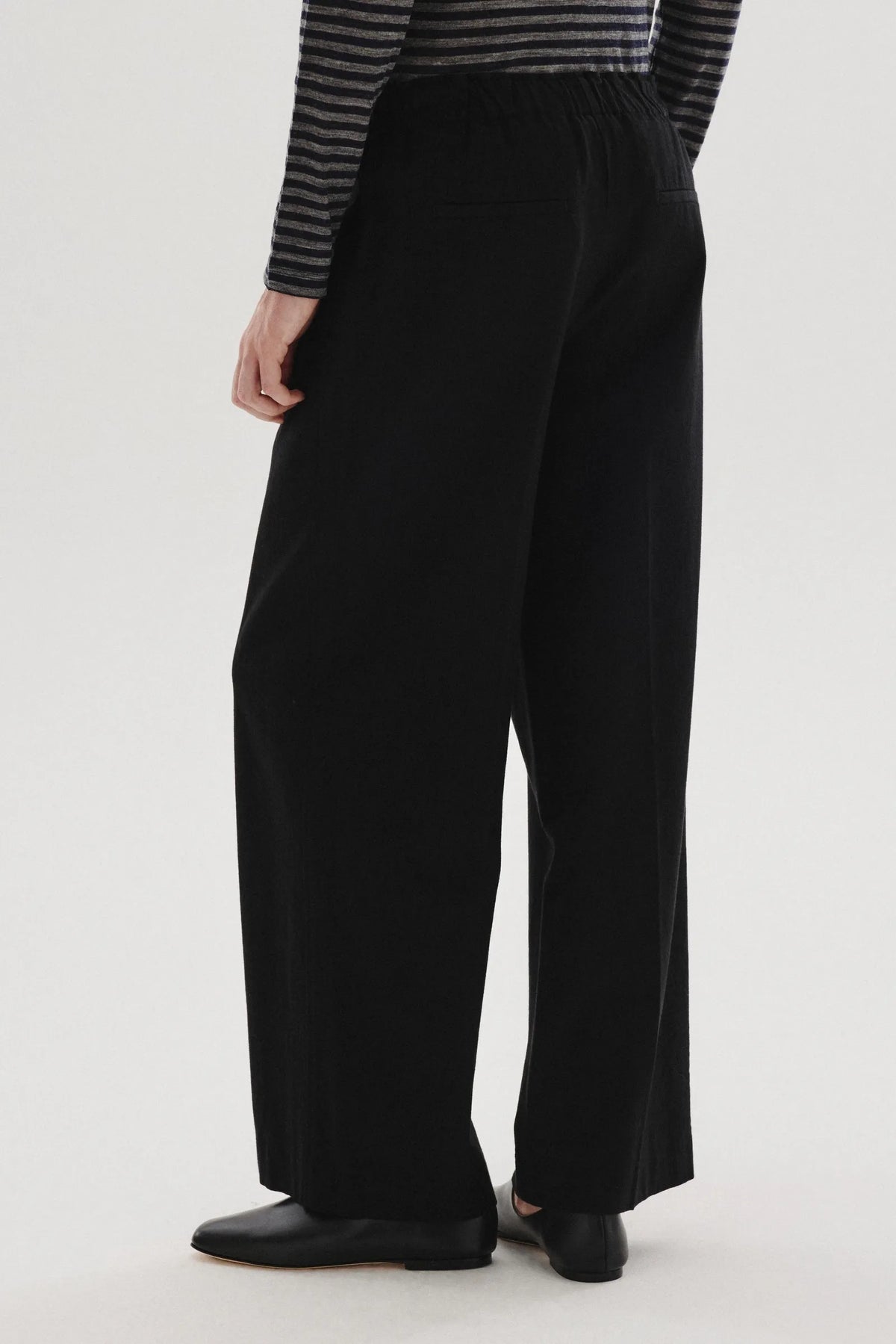Pantalone con elastico in gabardina infeltrita di lana e cotone