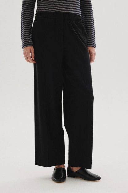 Pantalone con elastico in gabardina infeltrita di lana e cotone