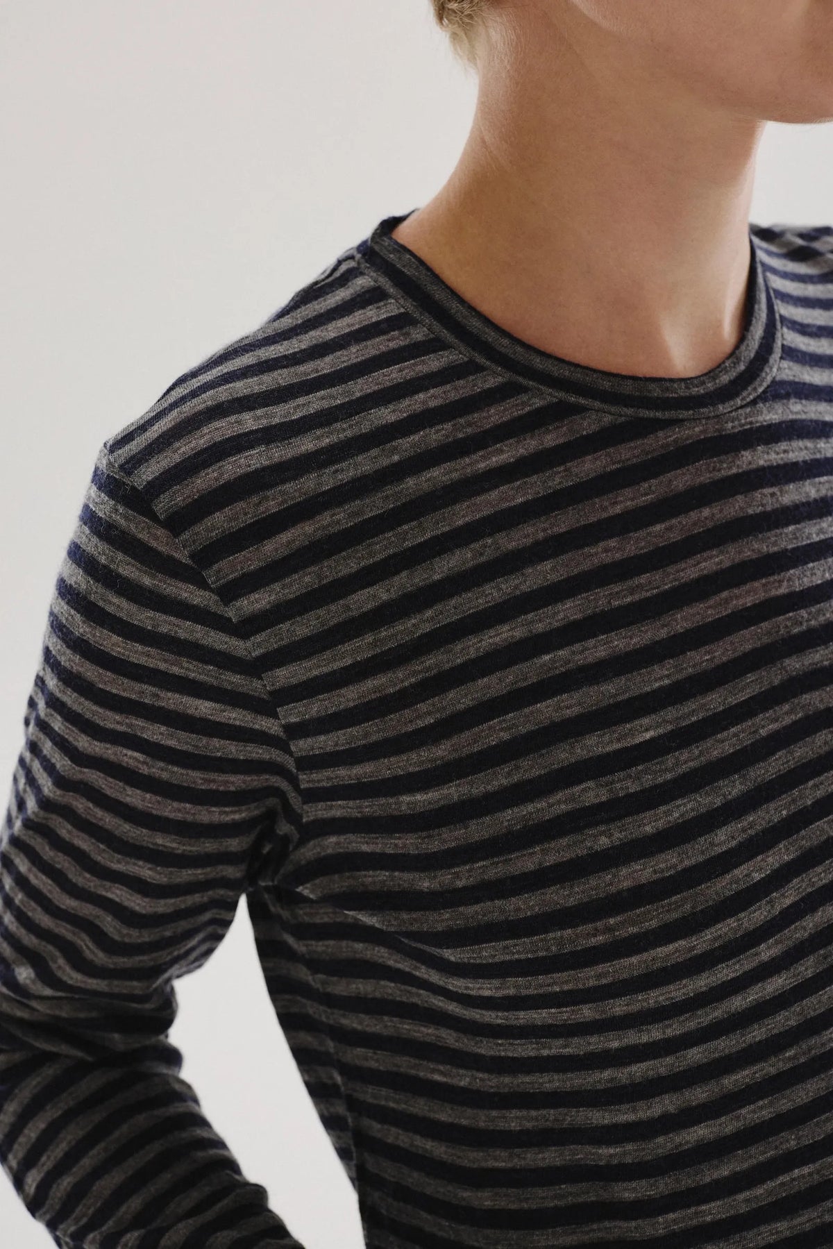 T-shirt in jersey rigato di lana navy