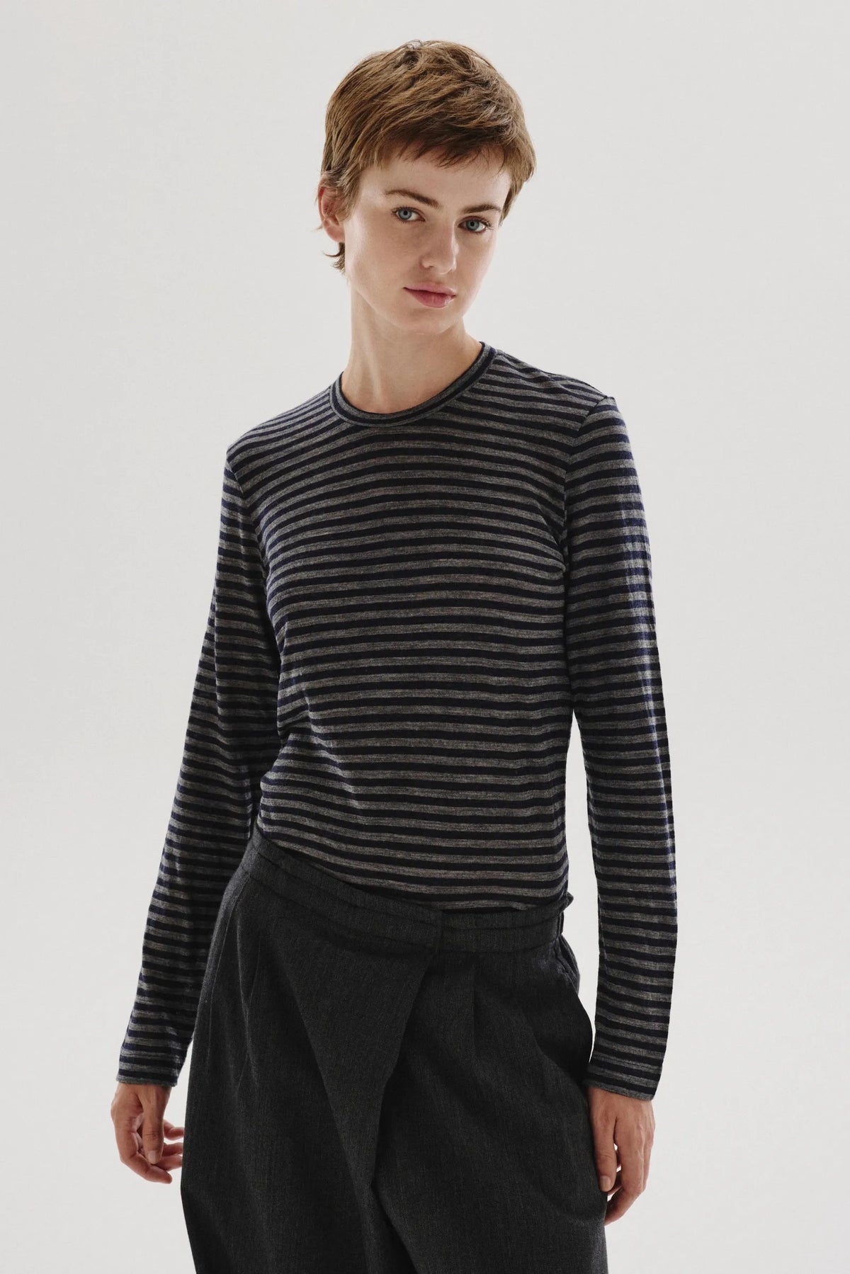 T-shirt in jersey rigato di lana navy