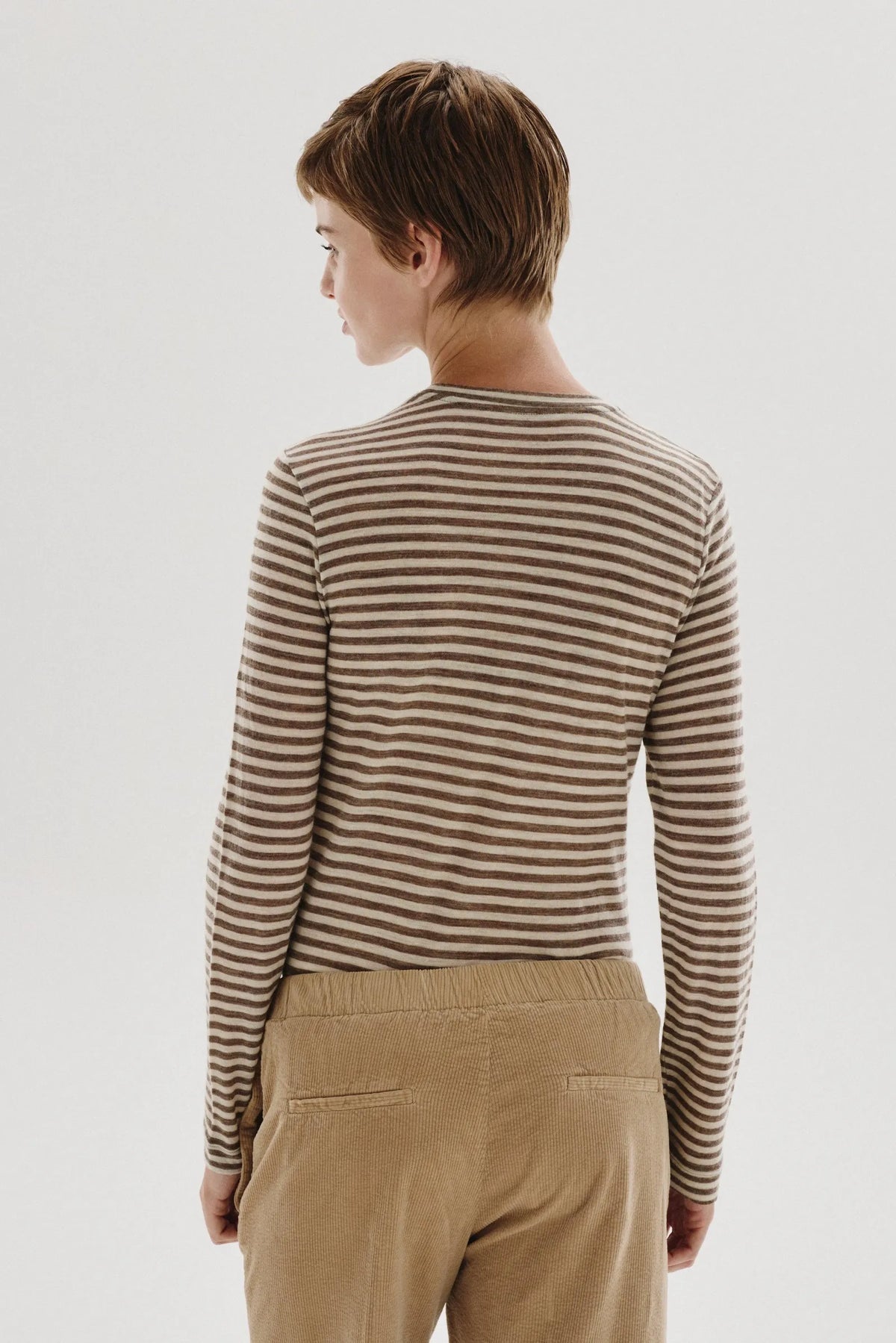 T-shirt in jersey rigato di lana tortora