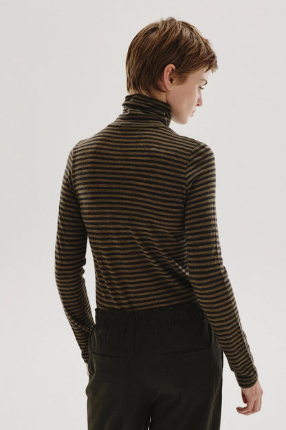 T-shirt a collo alto in jersey rigato di lana militare