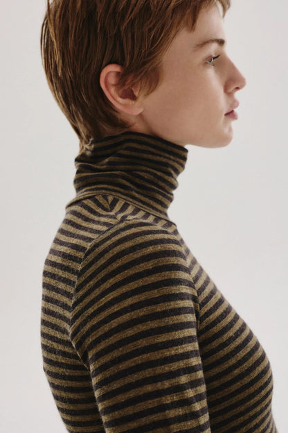 T-shirt a collo alto in jersey rigato di lana militare