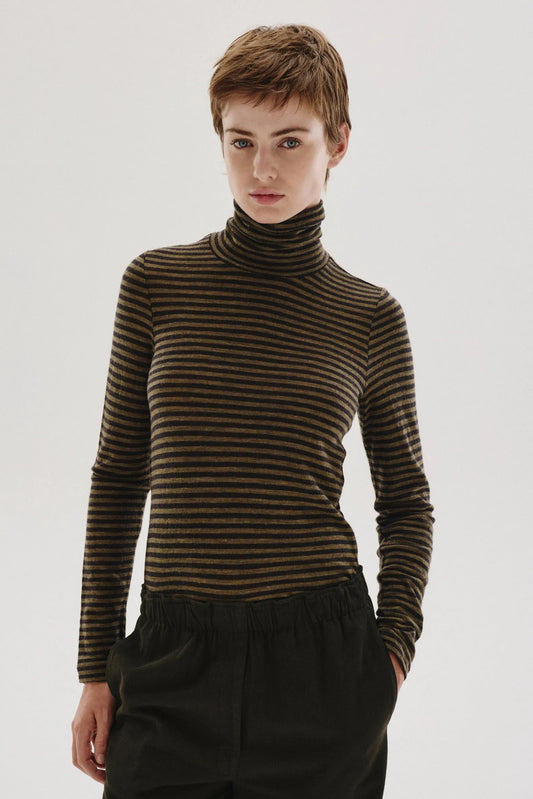 T-shirt a collo alto in jersey rigato di lana militare
