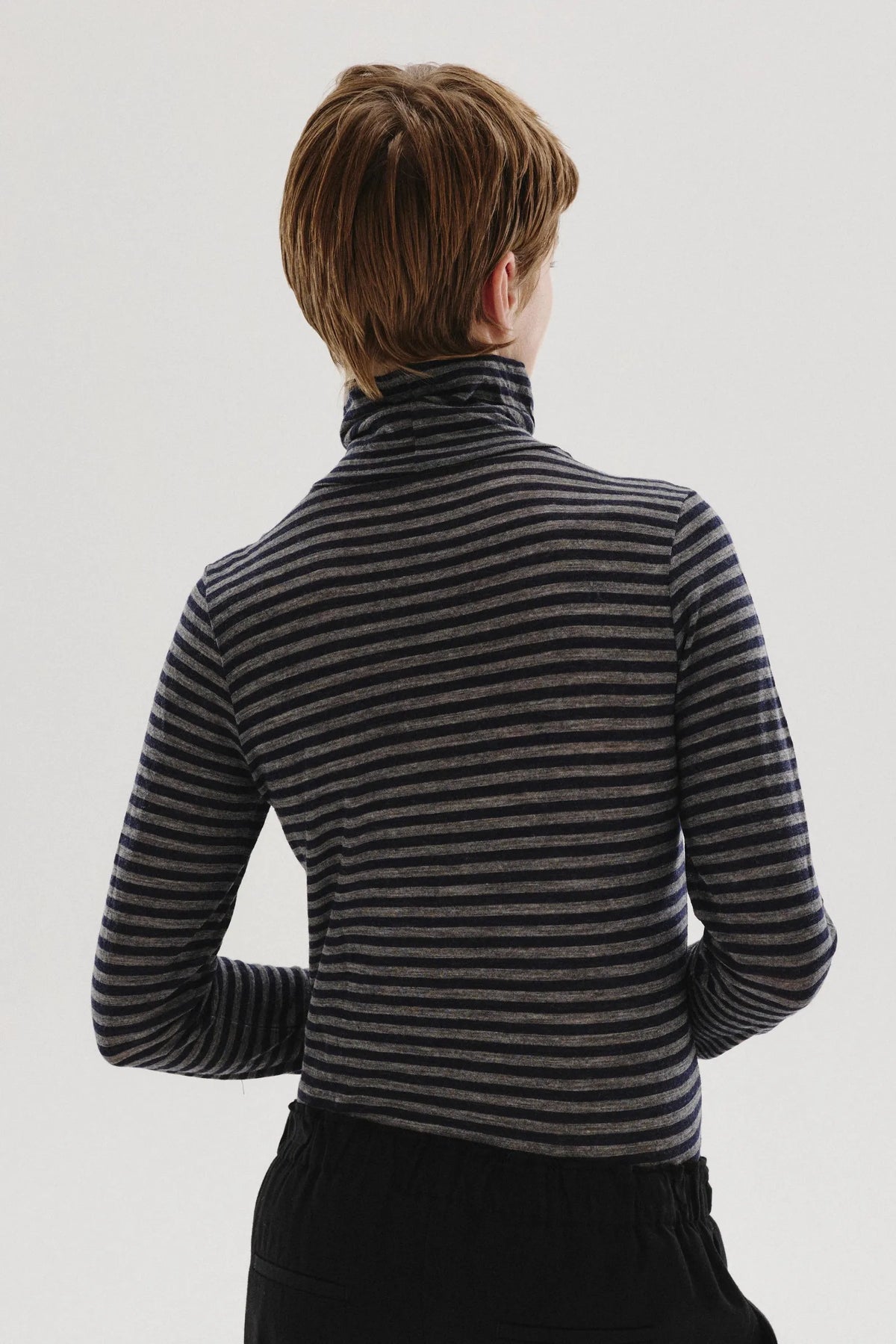 T-shirt a collo alto in jersey rigato di lana navy